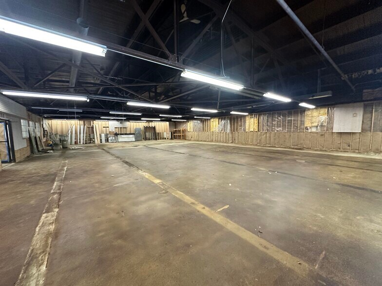 More Photos Of 548 W Woodstock Rd, Woodstock Storefront Retail Office For Sale