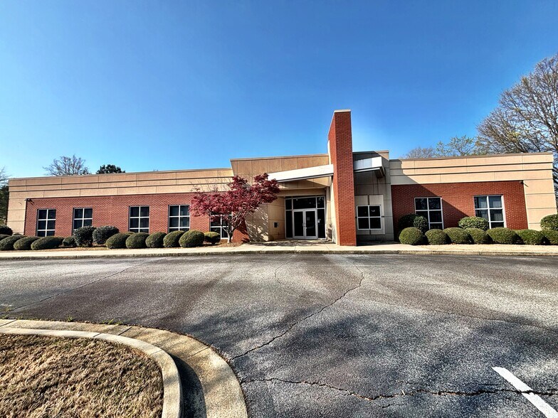 More Photos Of 6400 Peake Rd, Macon-Bibb Office For Sale
