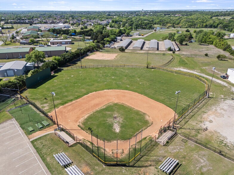 More Photos Of 505 County Line Rd, Rockwall Flex For Sale
