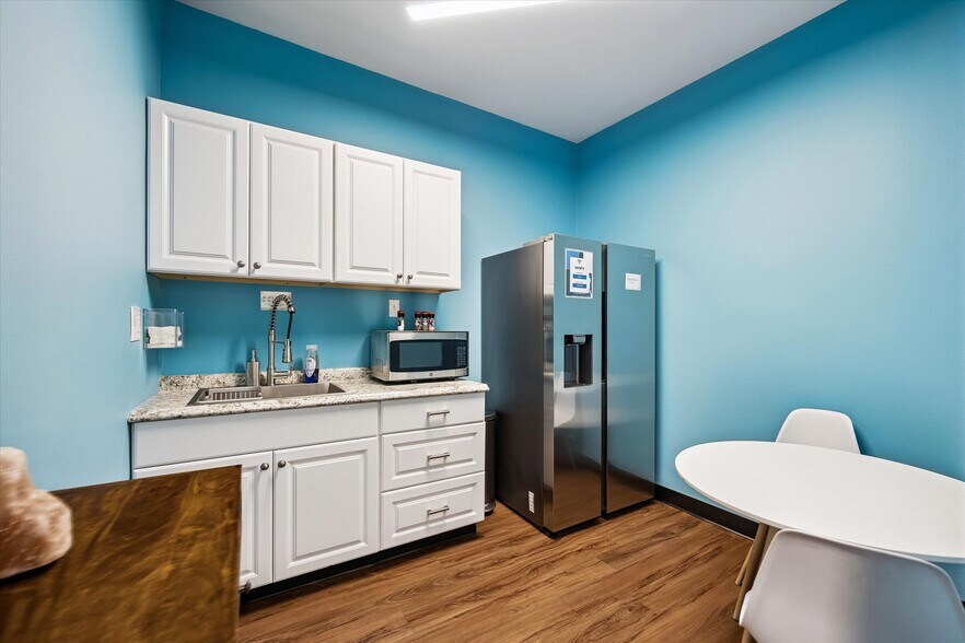 More Photos Of 629-633 W 19th St, Houston Office For Sale