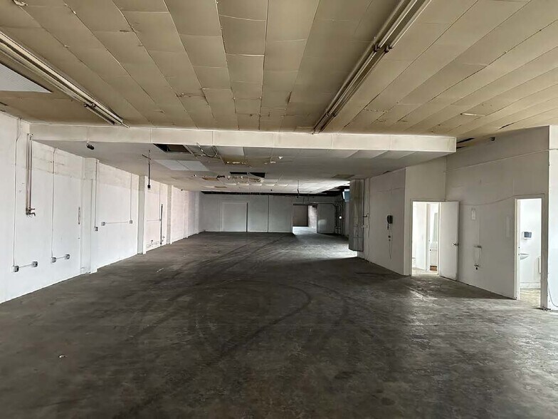 More Photos Of 4959 Colorado Blvd, Denver Warehouse For Lease