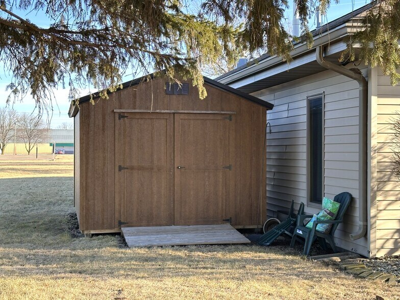 More Photos Of 220 SW 5th St, Woodhull Medical For Sale