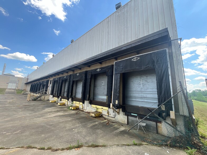More Photos Of 400 N Woodbury Rd, Pitman Manufacturing For Sale
