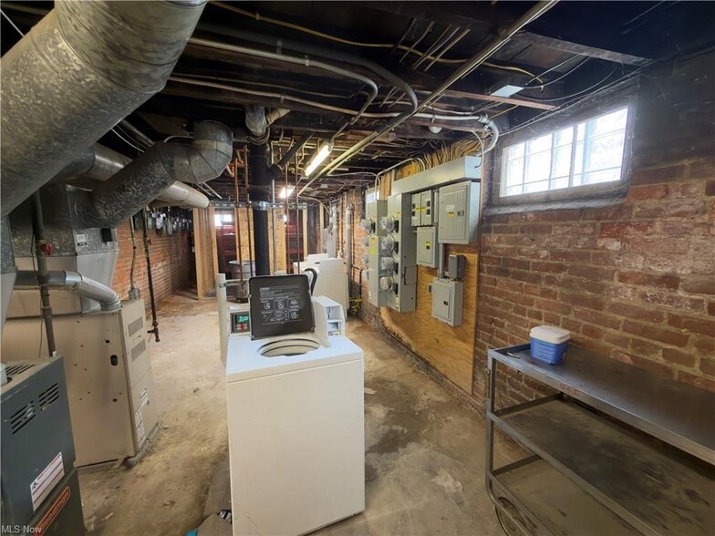 More Photos Of 17020 Madison Ave, Lakewood Flex For Sale