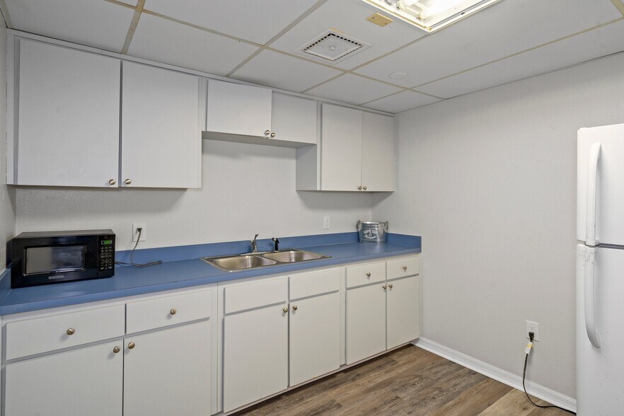 More Photos Of 315 Howell Ave, Brooksville Loft Creative Space For Sale