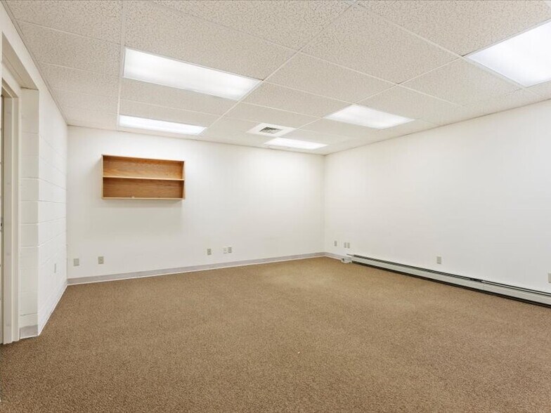 More Photos Of 403 S 4th Ave, Saint Nazianz Service For Sale