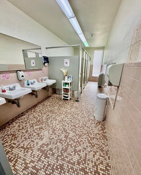 More Photos Of 43 Jones Rd, Hamden Religious Facility For Sale
