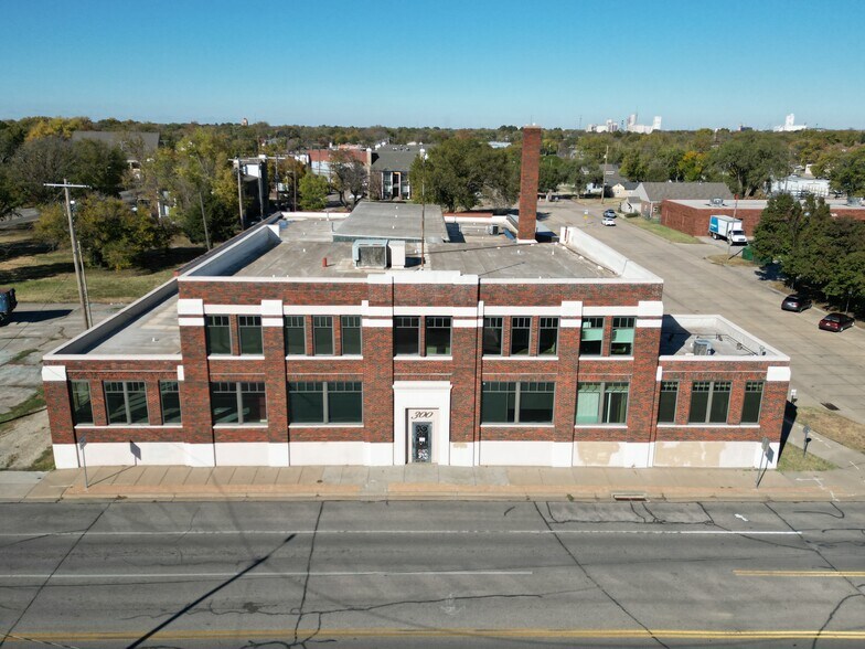 More Photos Of 300 W Murdock St, Wichita Office For Lease