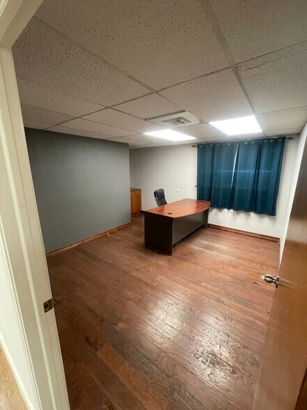 More Photos Of 1150-1162 S Lipan St, Denver Light Manufacturing For Lease