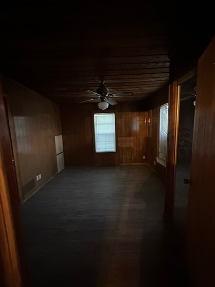 More Photos Of 11462 Newkirk St, Dallas Office For Sale