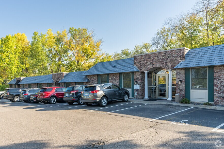 More Photos Of 15600 Wayzata Blvd, Wayzata Unknown For Lease