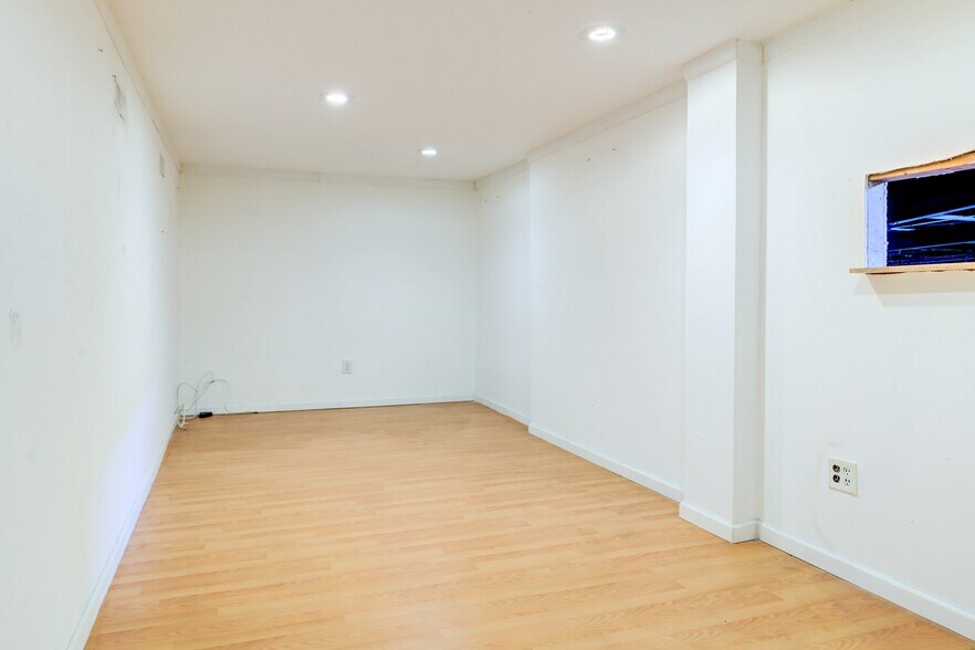 More Photos Of 617 Cepi Dr, Chesterfield Warehouse For Lease