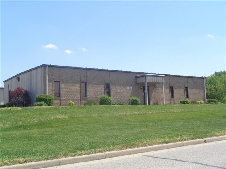 More Photos Of 703 N Chestnut St, Huntingburg Distribution For Sale