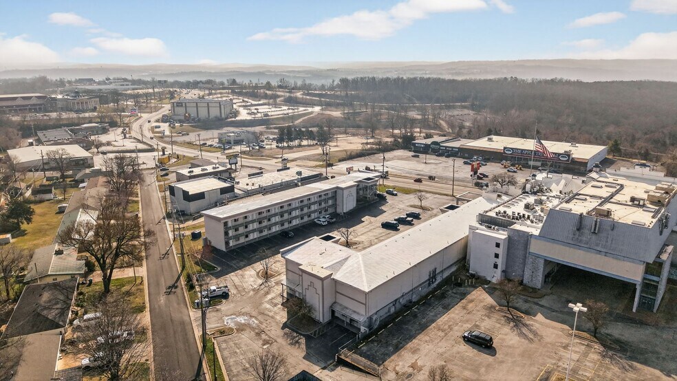 More Photos Of 1835 W Highway 76, Branson Hotel For Sale