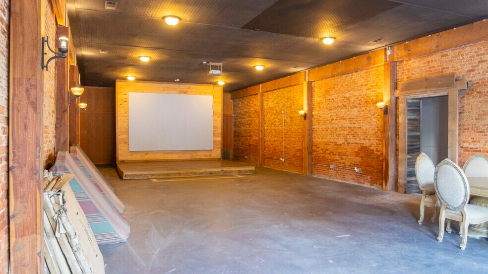 More Photos Of 20 Spring Rd, Molena Storefront For Sale