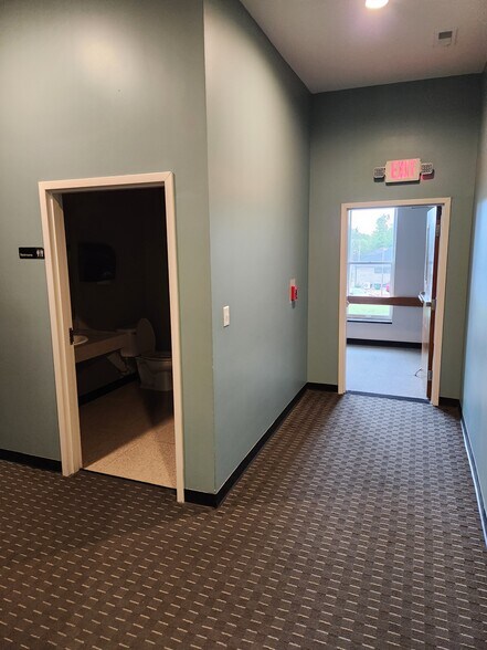 More Photos Of 300 W Broadway St, Greenwood Loft Creative Space For Sale