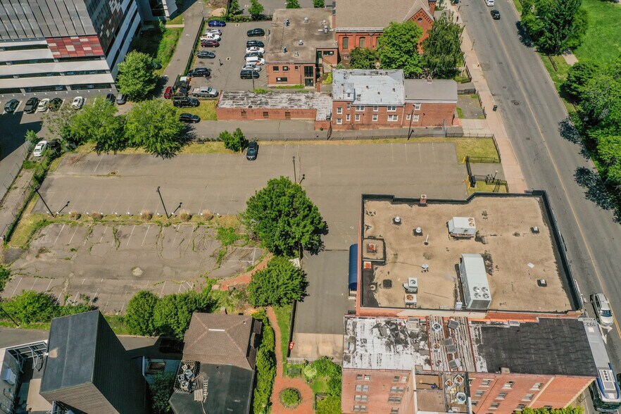 More Photos Of 29 Main St, Hartford Office Residential For Sale
