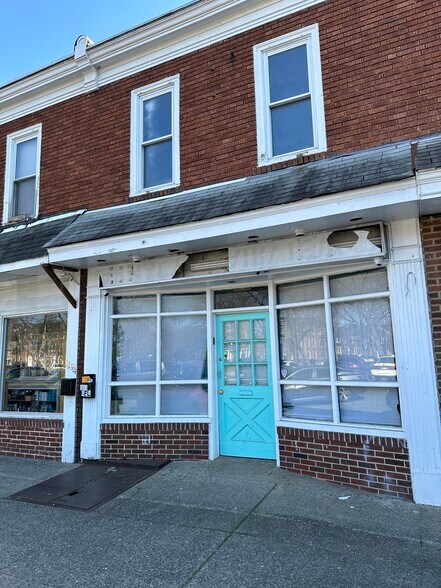 More Photos Of 1192 Yorkship Sq, Camden Storefront Retail Residential For Lease