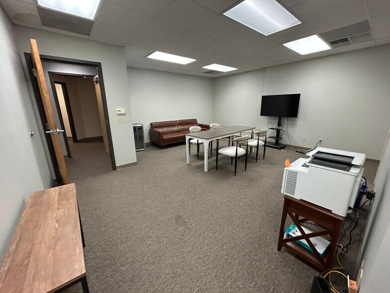 More Photos Of 106-116 King St, Madison Office For Lease