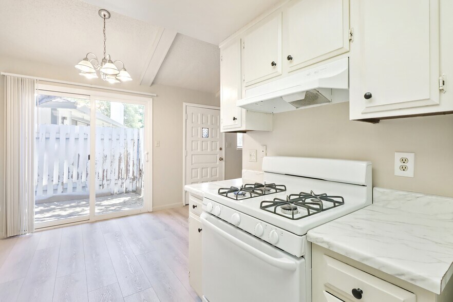 More Photos Of 2316 Villanova Cir, Sacramento Apartments For Sale