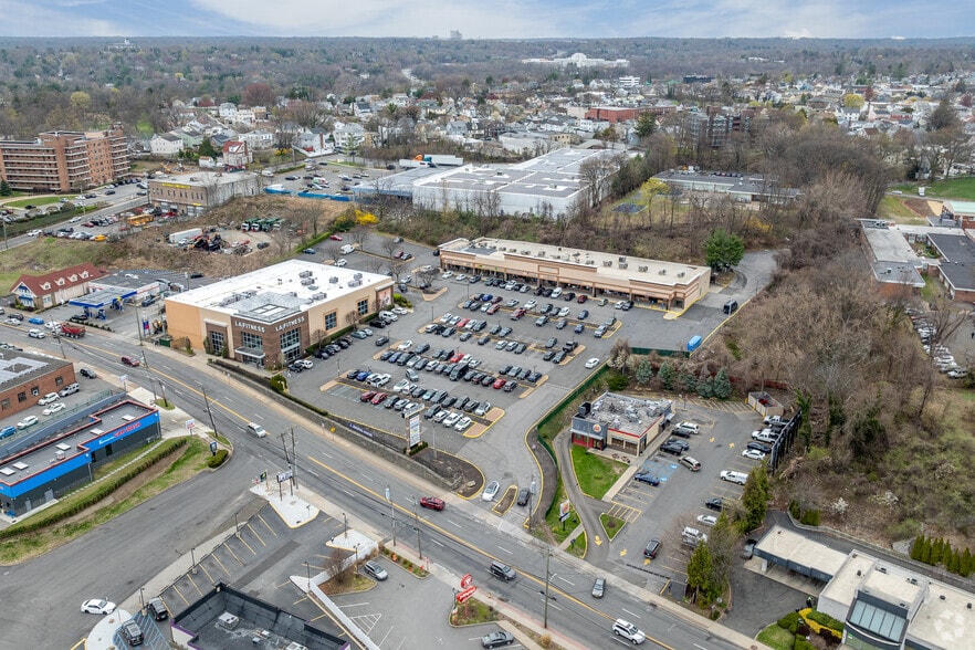 More Photos Of 262 Boston Post Rd, Port Chester Freestanding For Lease