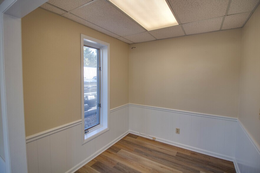 More Photos Of 202 W Main St, Glen Carbon General Retail For Sale