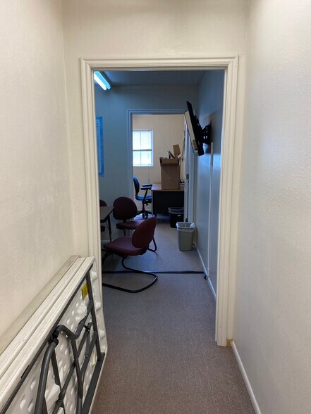 More Photos Of 1455-1463 W Center St, Orem Showroom For Lease