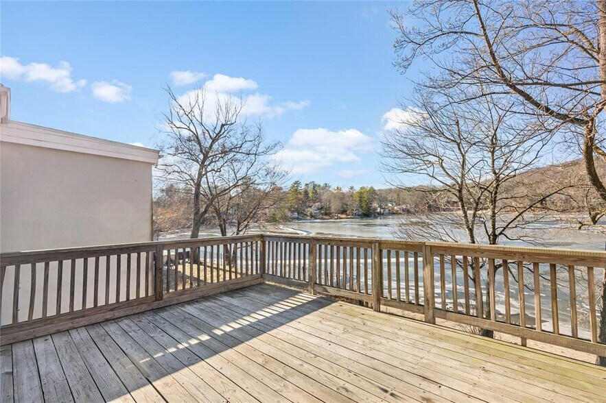 More Photos Of 123 Lake Dr, Lake Peekskill Storefront For Sale