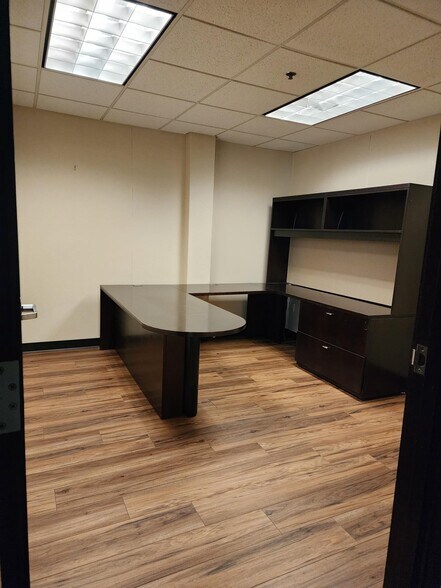 More Photos Of 619 Enterprise Dr, Oak Brook Medical For Lease