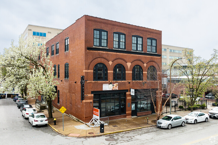 Primary Photo Of 1900-1904 Locust St, Saint Louis Restaurant For Lease