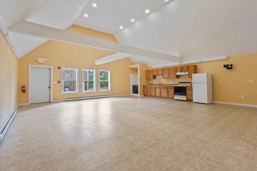 More Photos Of 204 Gray Rd, Cumberland General Retail For Sale