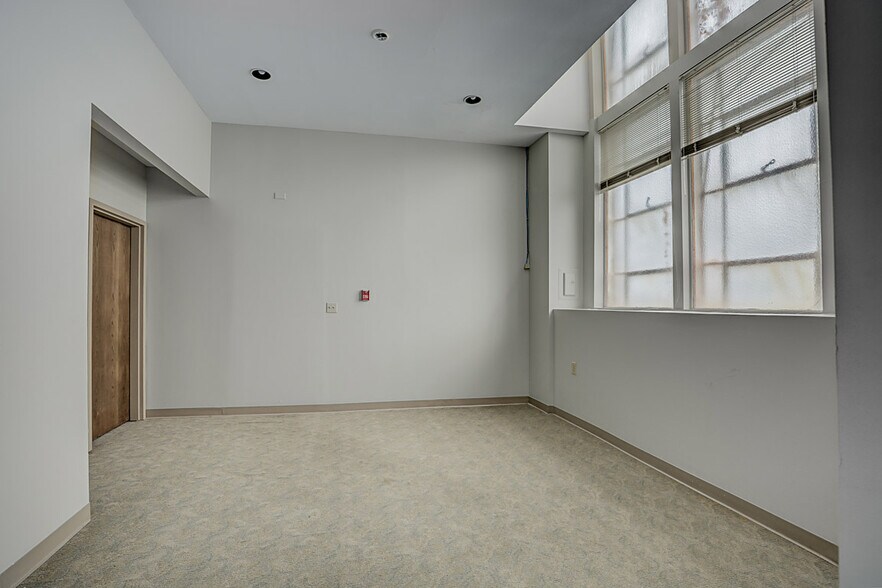 More Photos Of 118 W 5th St, Covington Loft Creative Space For Sale