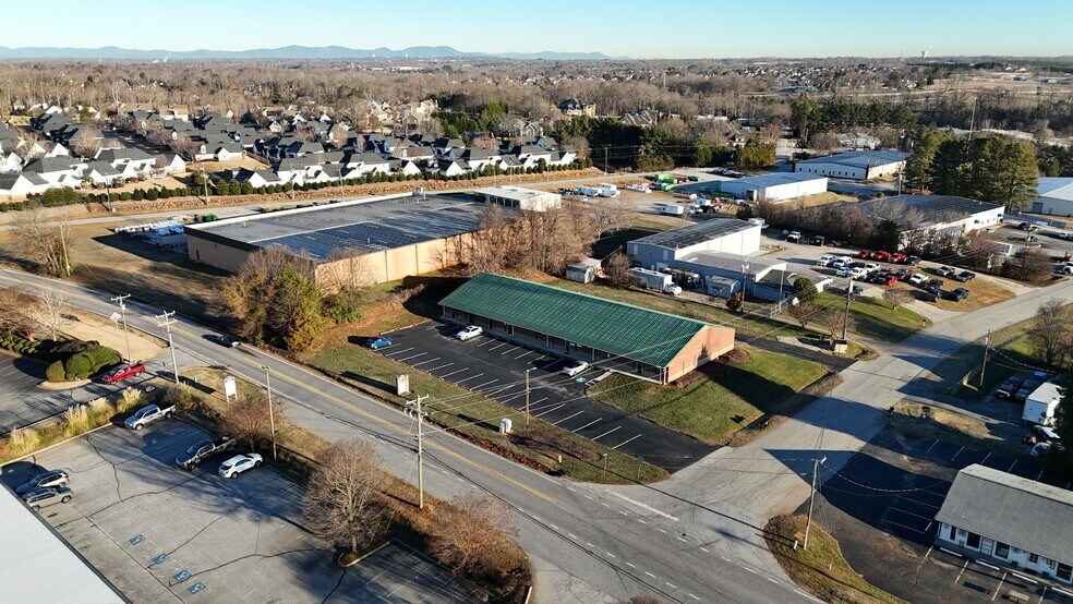 More Photos Of 107 Sunbelt Ct, Greer Light Distribution For Lease