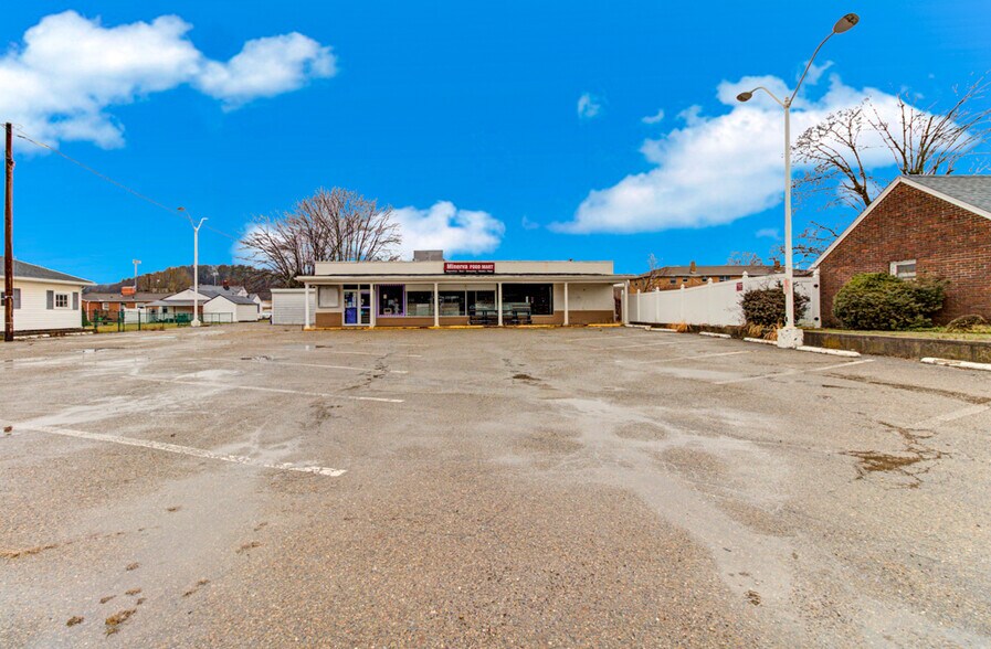 More Photos Of 726 E Lincolnway, Minerva General Retail For Sale