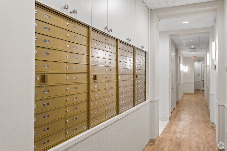 More Photos Of 100 Village Square Crossings, Palm Beach Gardens Medical For Lease