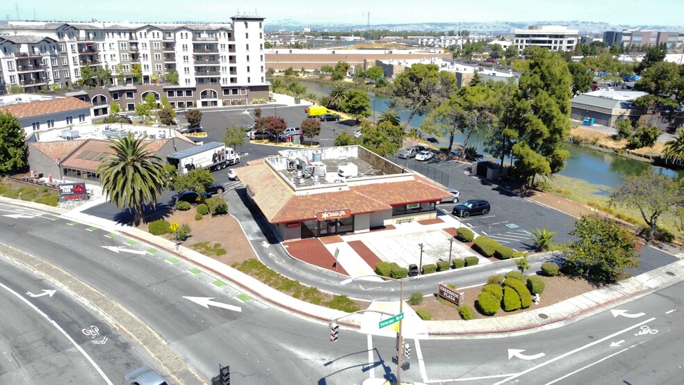 Primary Photo Of 1001 Veterans Blvd, Redwood City Fast Food For Lease