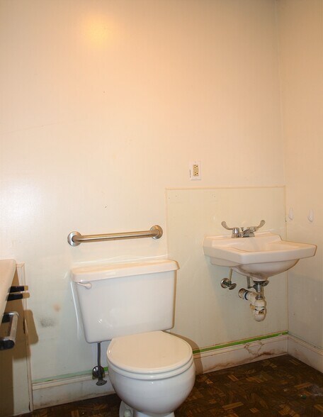 More Photos Of 1521 Sulphur Springs Rd, Waynesville Office For Sale