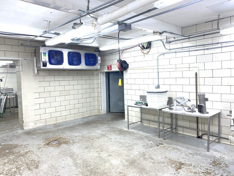 More Photos Of 1701 W Kilgore Ave, Muncie Industrial For Sale