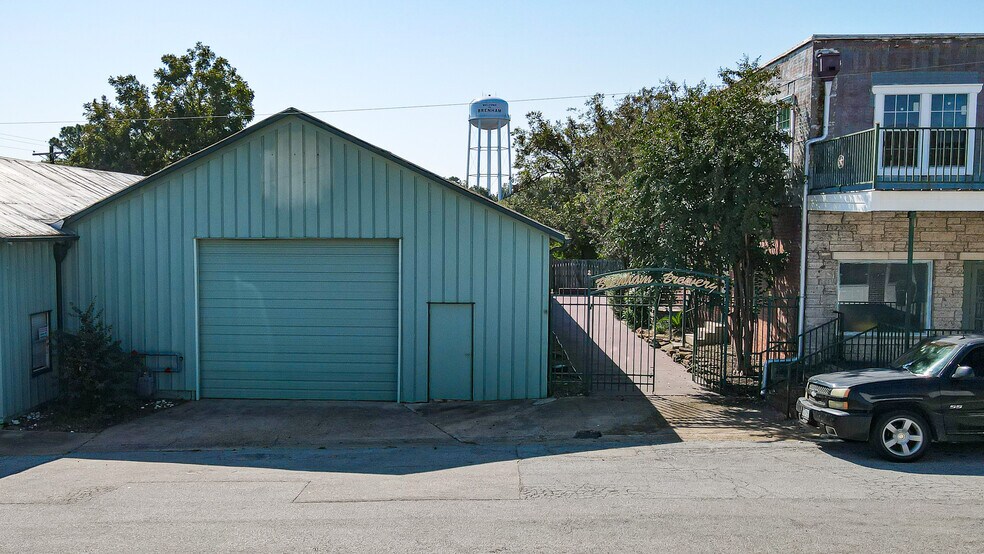 More Photos Of 201 W First St, Brenham Distribution For Sale