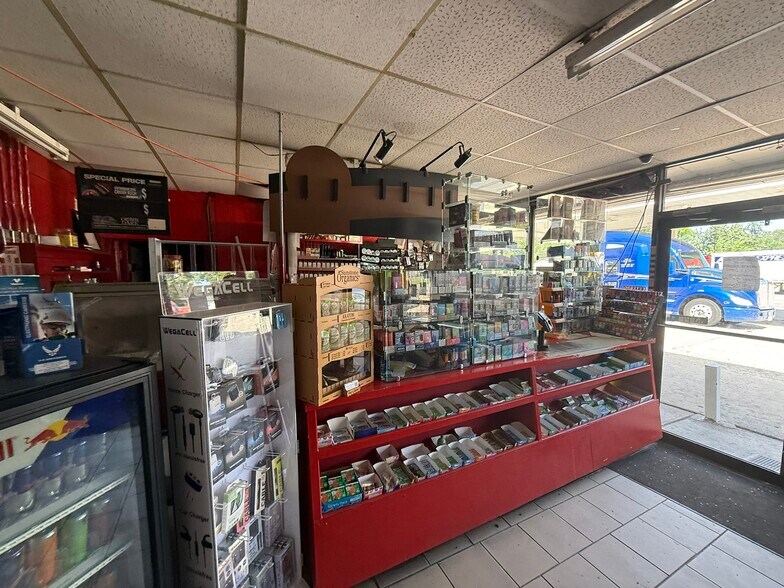 More Photos Of 319 Choctaw Ave, Savanna Convenience Store For Sale