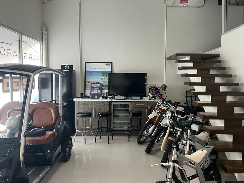 More Photos Of 7261 Mars Dr, Huntington Beach Manufacturing For Sale