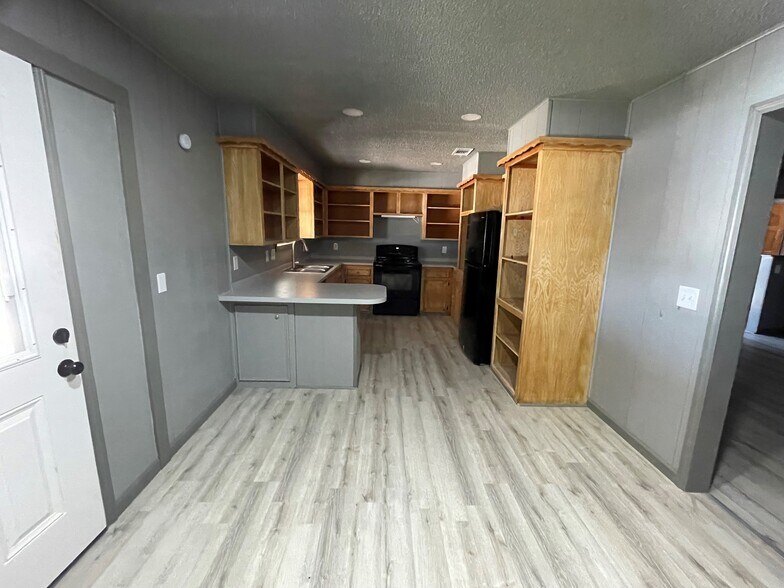 More Photos Of 1509 W 8th St, Post Land For Sale