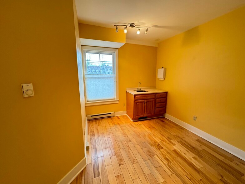 More Photos Of 69 York St, Kennebunk Medical For Sale