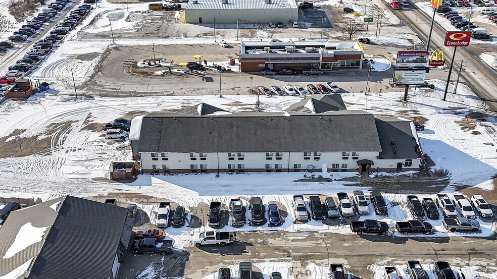 More Photos Of 630 W Main St, El Paso Hotel For Sale