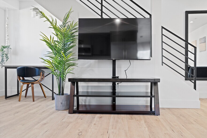 More Photos Of 310 S Breed St, Los Angeles Multifamily For Sale