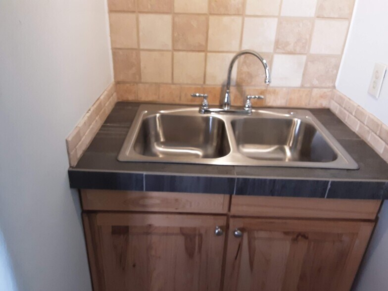 More Photos Of 224-226 N GUADALUPE St, Santa Fe Flex For Sale