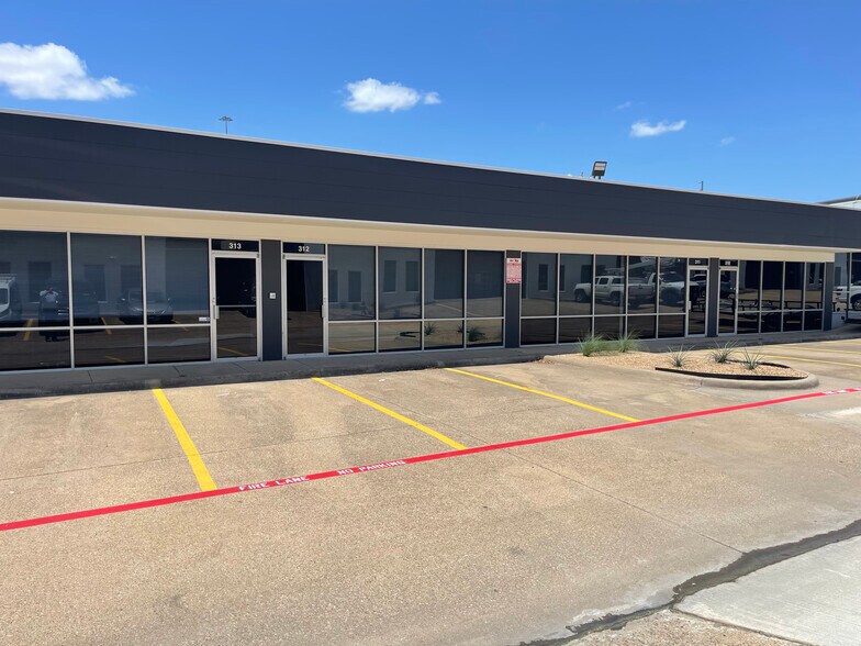 Primary Photo Of 15330 Lyndon B Johnson Fwy, Mesquite Unknown For Lease