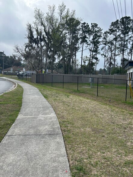 More Photos Of 14 Swimming Pen Dr, Middleburg Office For Lease