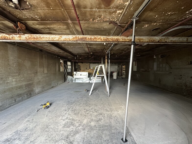 More Photos Of 25 Grand Ave, Red Lion Warehouse For Lease