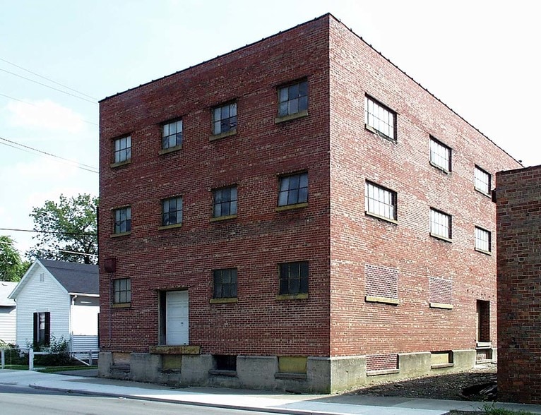 More Photos Of 228 E Washington St, Shelbyville Warehouse For Sale